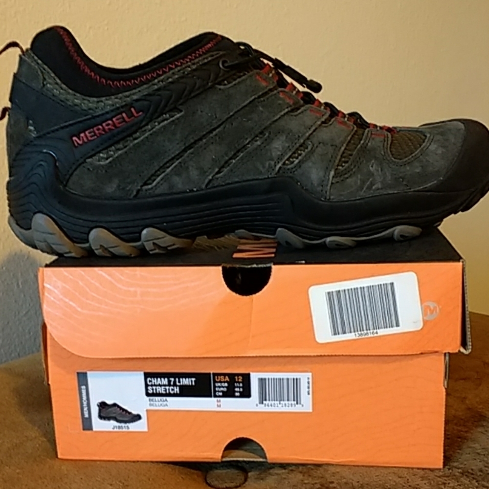 Men's NIB Merrell shoes